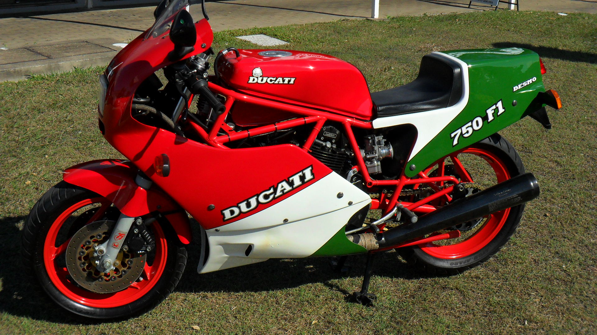 DUCATI 750 F1 excellent, original and nearly as good as new, incl manual - Classic Motorcycle Sales