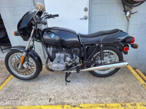 BMW R65 runs OK, rides well, great project or customise