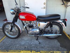 Triumph T120