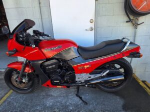 Kawasaki GPZ900r